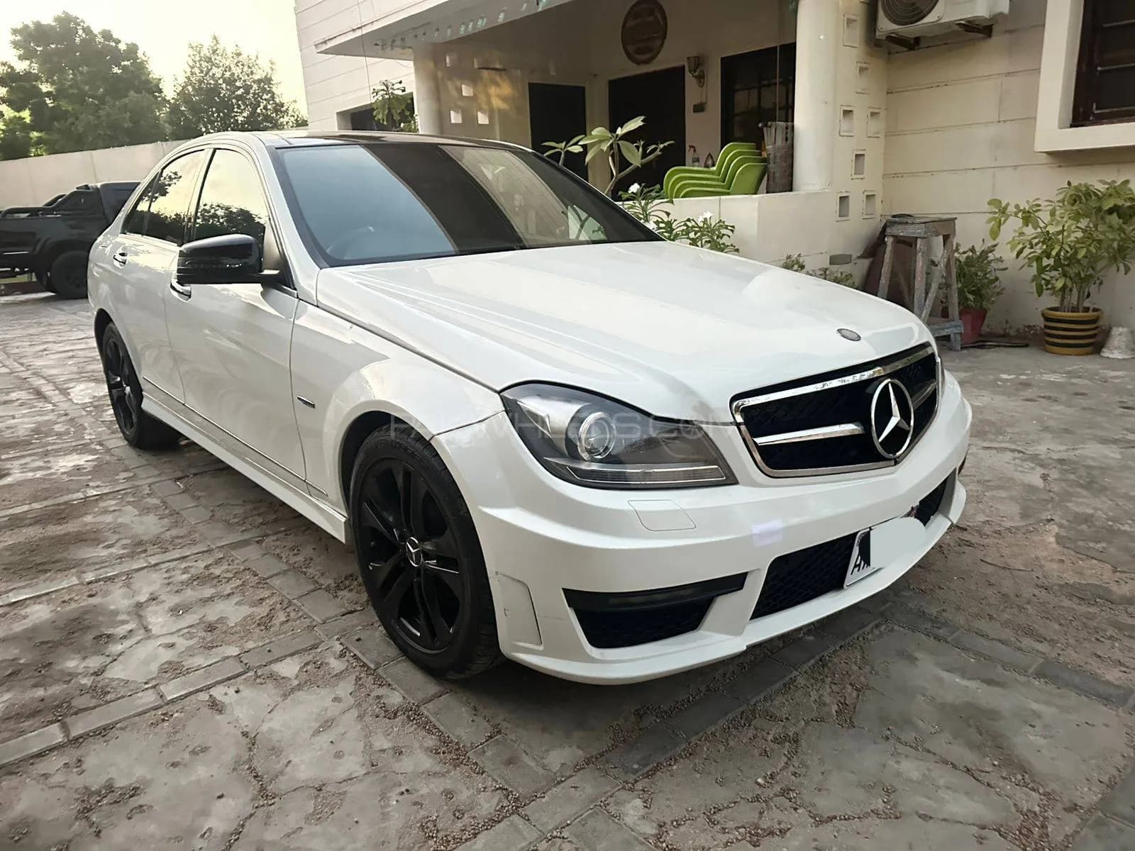 Mercedes-Benz C-Class C180 2012 for rent