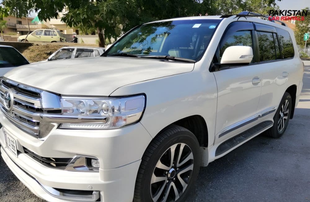 Toyota Land Cruiser 200 Series (ZX/AX/GX) 2016 for rent